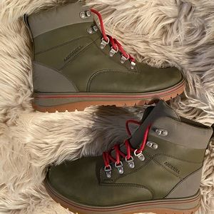 NWOT Mens Merrell Boot